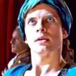 レイフ・ファインズ監督作！映画『ホワイト・クロウ　伝説のダンサー』予告編