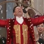 ヒュー・ジャックマンが躍る！歌う！まるでブロードウェイ・ミュージカル！映画『グレイテスト・ショーマン』生パフォーマンス映像