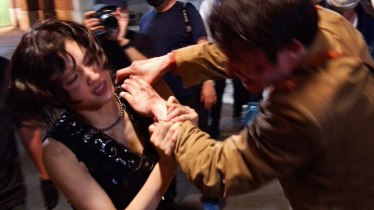 綾瀬はるか、SixTONESジェシーと本気の激しいアクション！映画『リボルバー・リリー』メイキング映像