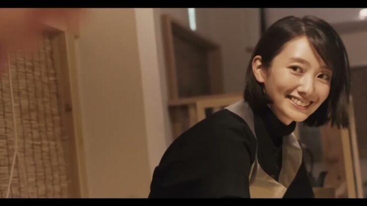 映画『アナログ』(2023)予告編   ビートたけしが初めて書きあげた恋愛小説「アナログ」を映画化し、二宮和也が主演、波瑠がヒロインを務めたラブストーリー