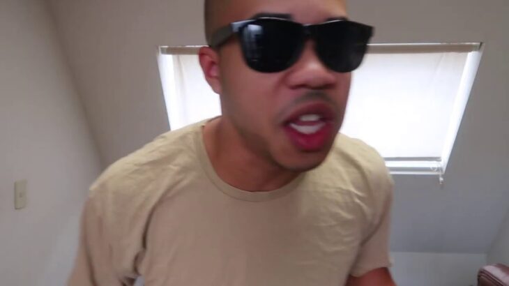 海外のコメディドラマのモノマネ