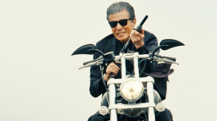 【あぶ刑事】カーアクション＆銃撃戦…タカ＆ユージが大暴れ！　新キャラも登場　映画「帰ってきたあぶない刑事」本予告